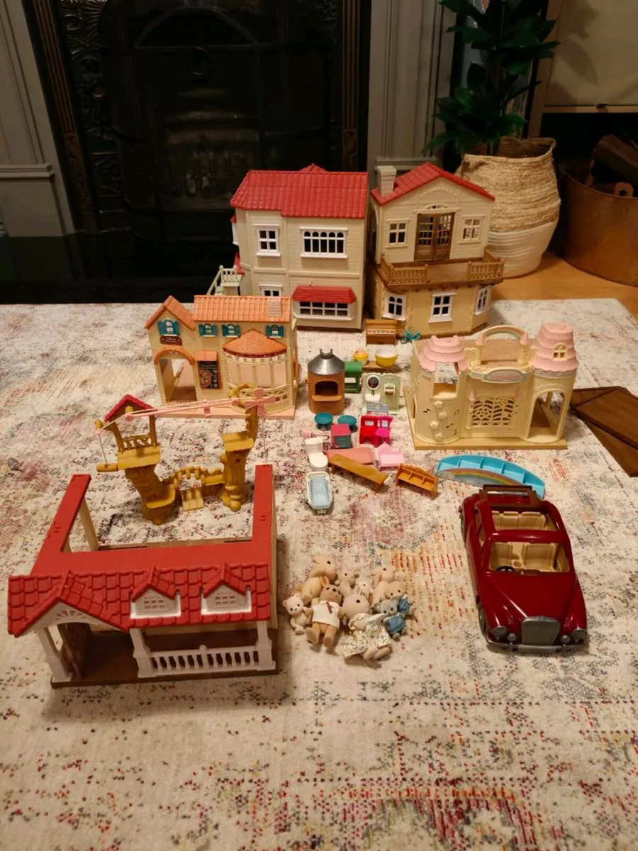 sylvanian families house sets , dolls, accessories - Image 1