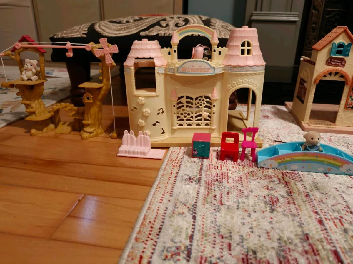 sylvanian families house sets , dolls, accessories - Image 3