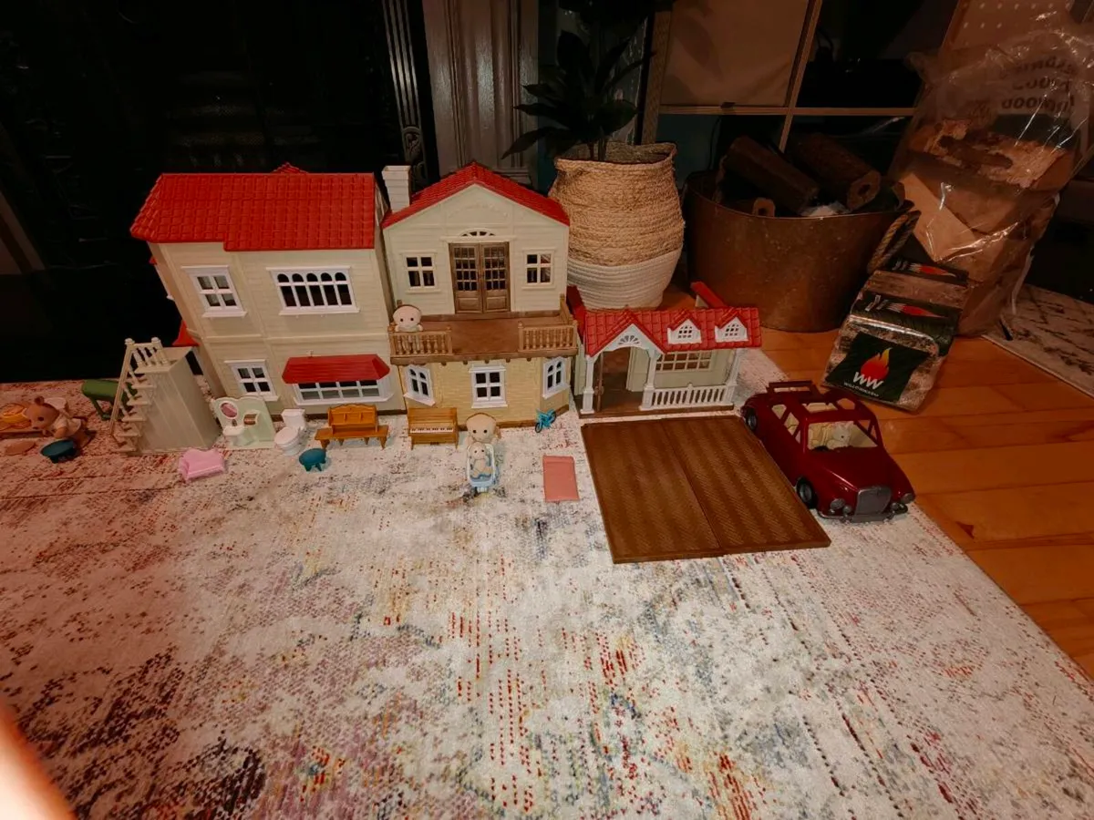 sylvanian families house sets , dolls, accessories - Image 4