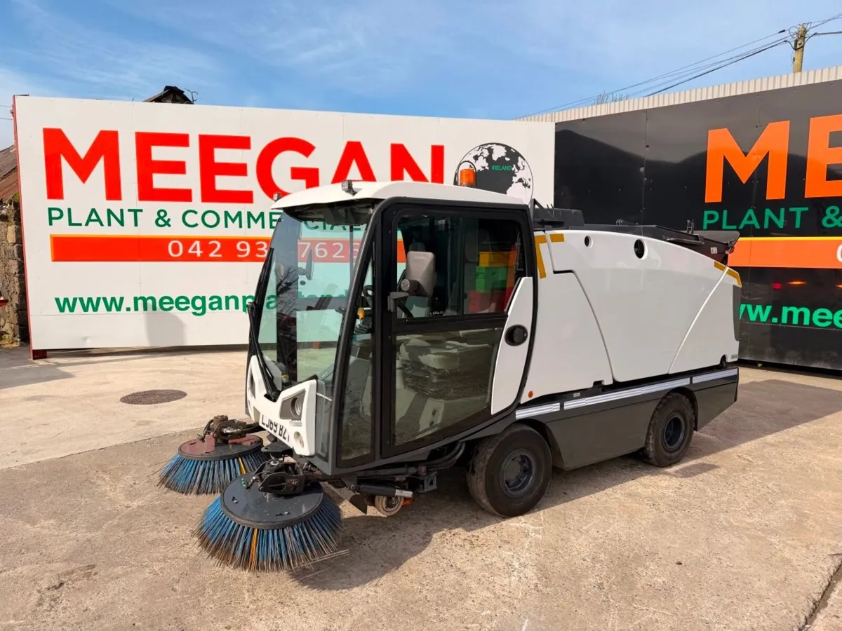 2019 JOHNSTON CITY ROAD SWEEPER...2,500 hours - Image 1