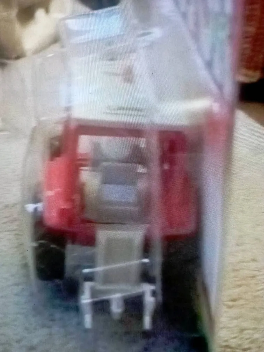 1-32 SCALE  BRITAIN'S DIE-CAST VINTAGE TRACTOR . - Image 3