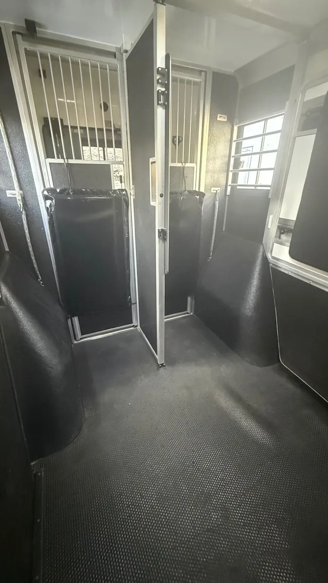 Stephex 2 horse Van - Image 4