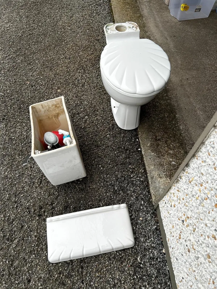 Bathroom toilet - Image 2