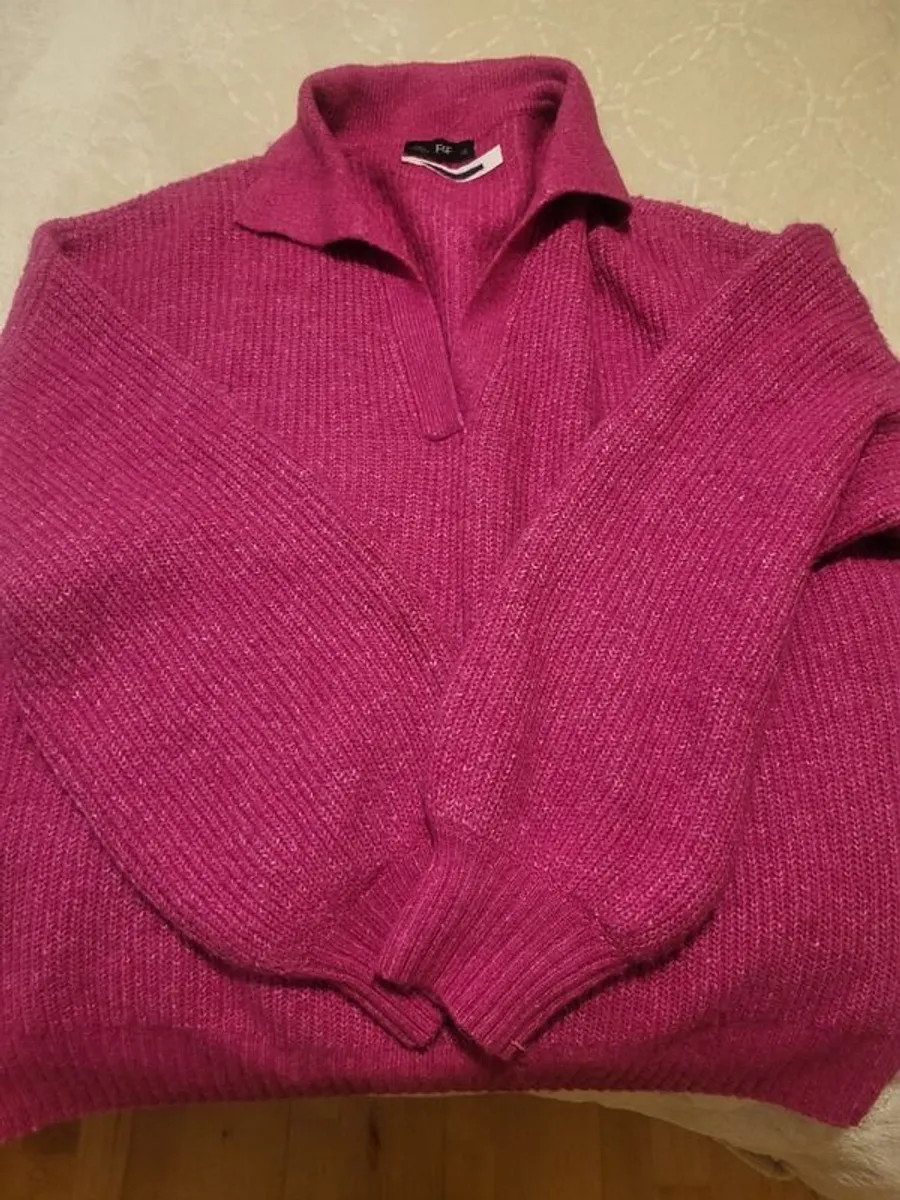 Ladies pink wool pullover size large - Image 3