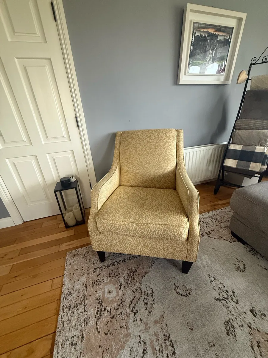 Furniture suite - sectional couch and chair - Image 3