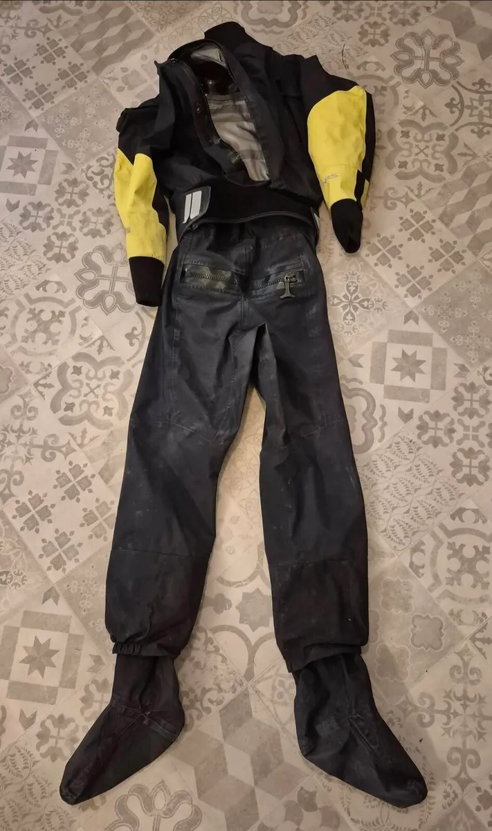 NRS Crux drysuit Small - Image 1