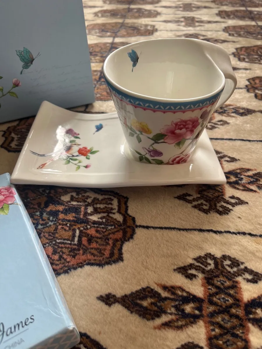 Bone China. Mug and saucer - Image 1