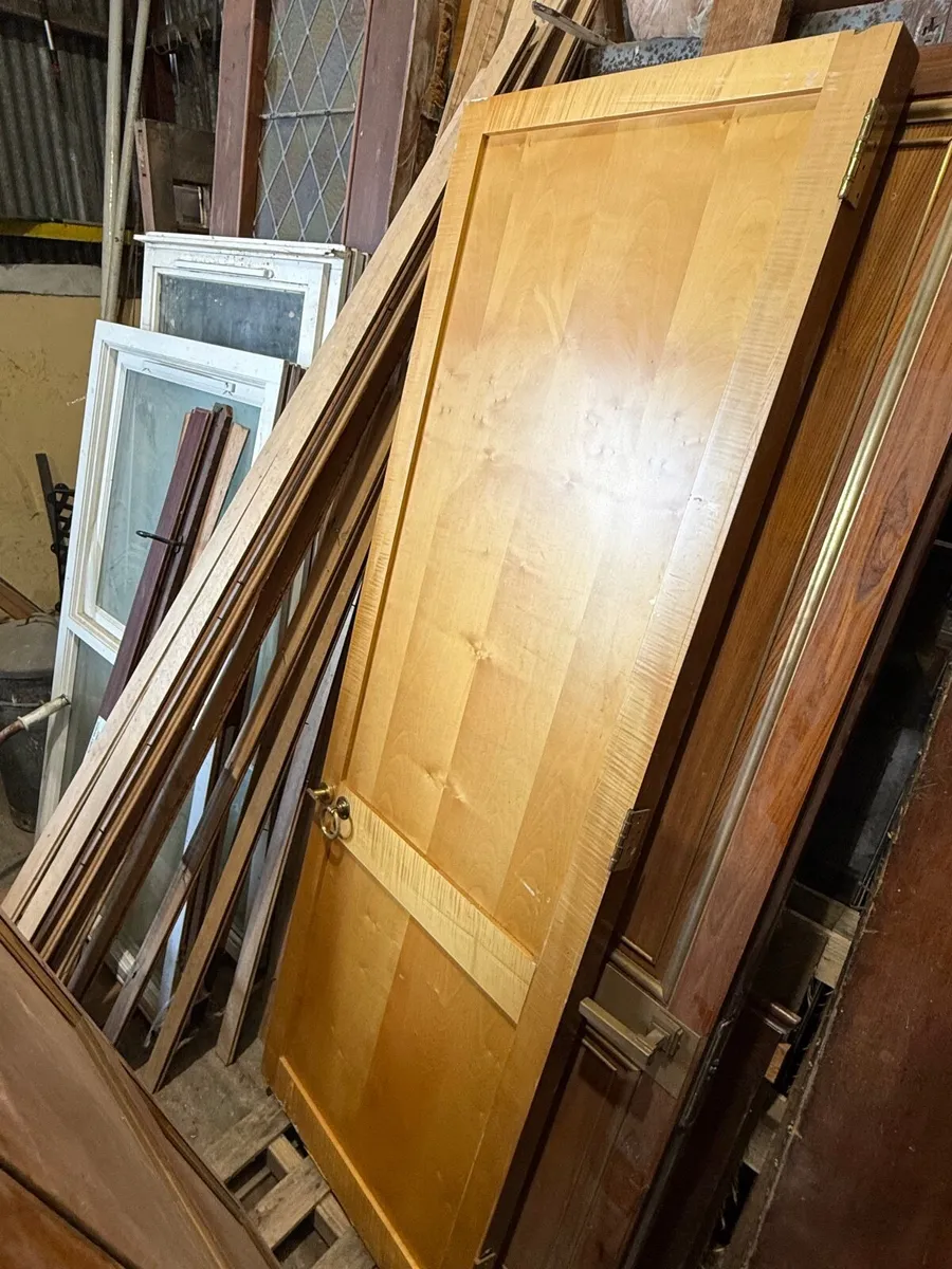 Selection top end hotel doors. - Image 2