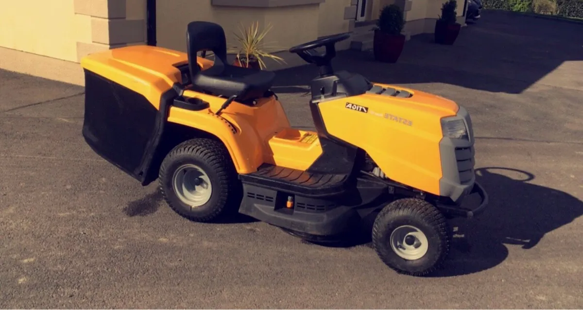 Stiga lawnmower Like new - Image 1