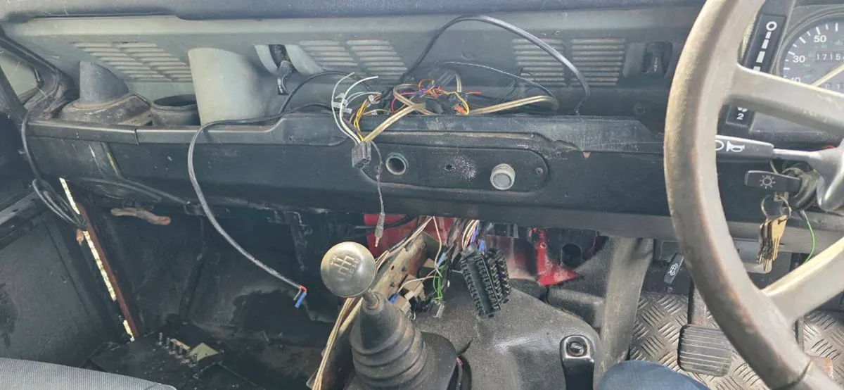 Landrover Defender 2.5 tdi - Image 3