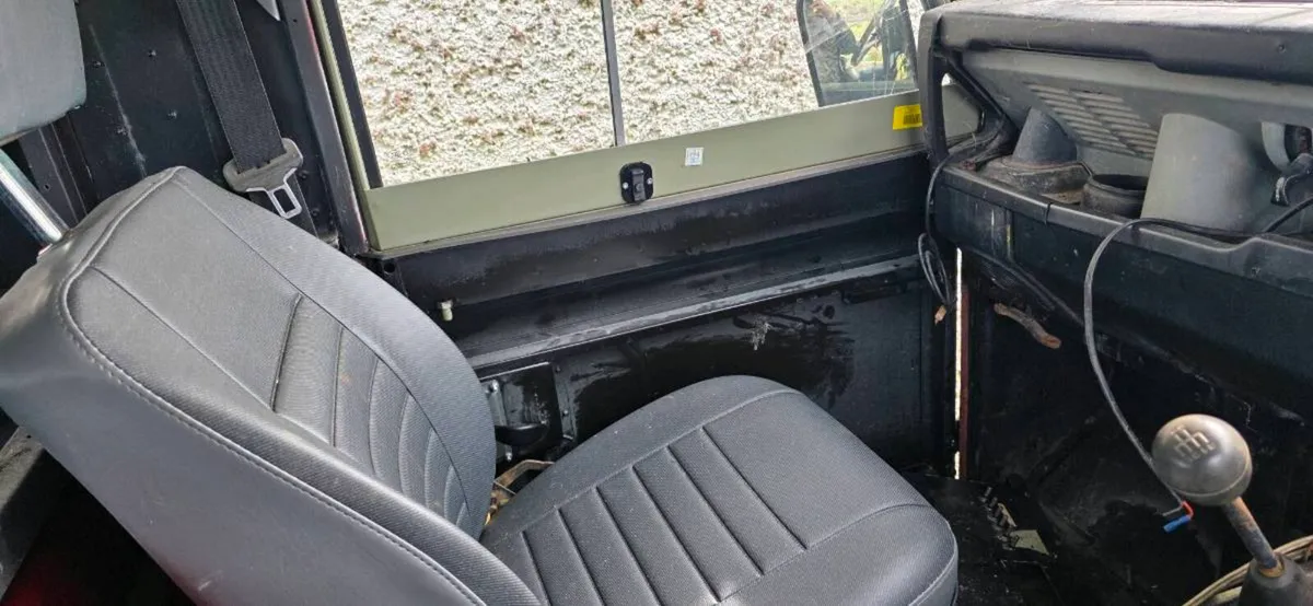 Landrover Defender 2.5 tdi - Image 4