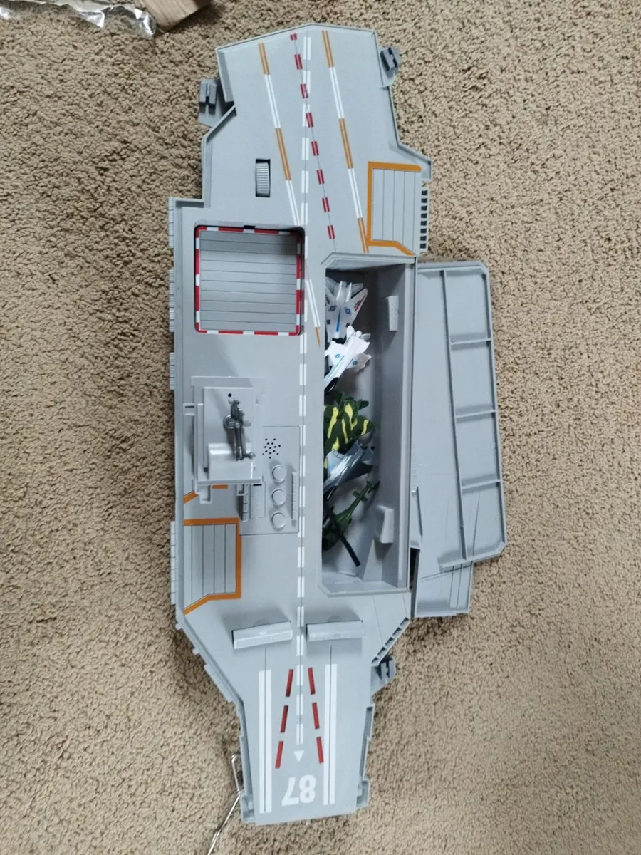 Toy aircraft craft carrier - Image 2