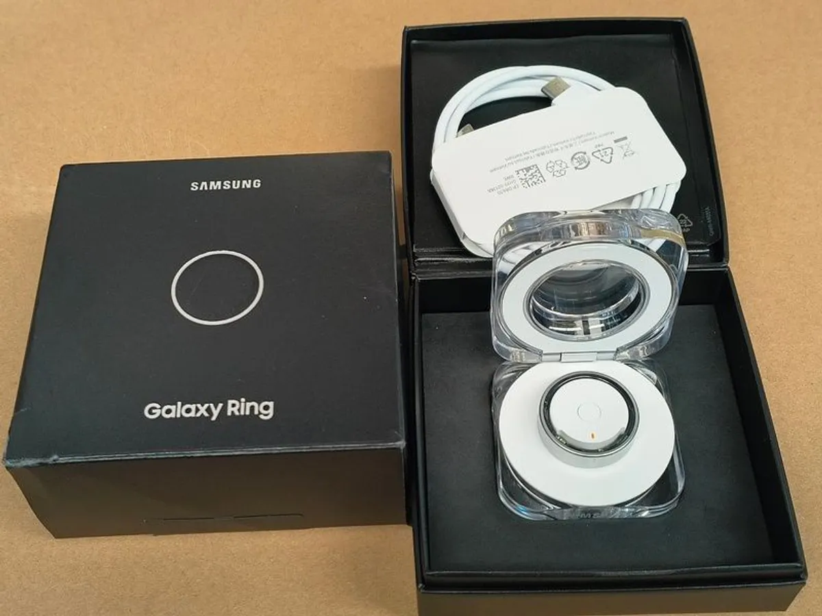 Genuine Samsung Galaxy Fitness Ring Charger Crystal Case Cradle Dock Different Sizes (New Open Box) - Image 1