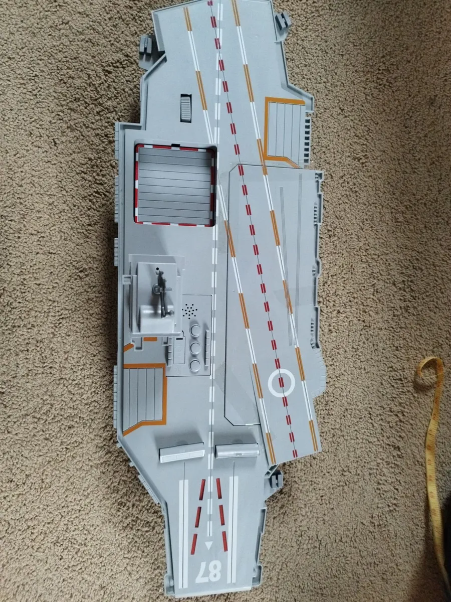 Toy aircraft craft carrier - Image 3