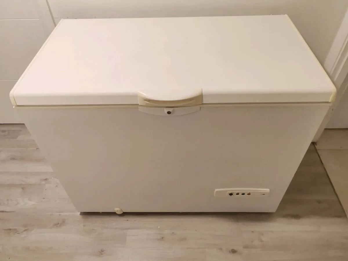 Large Whirlpool Chest Freezer - Image 1