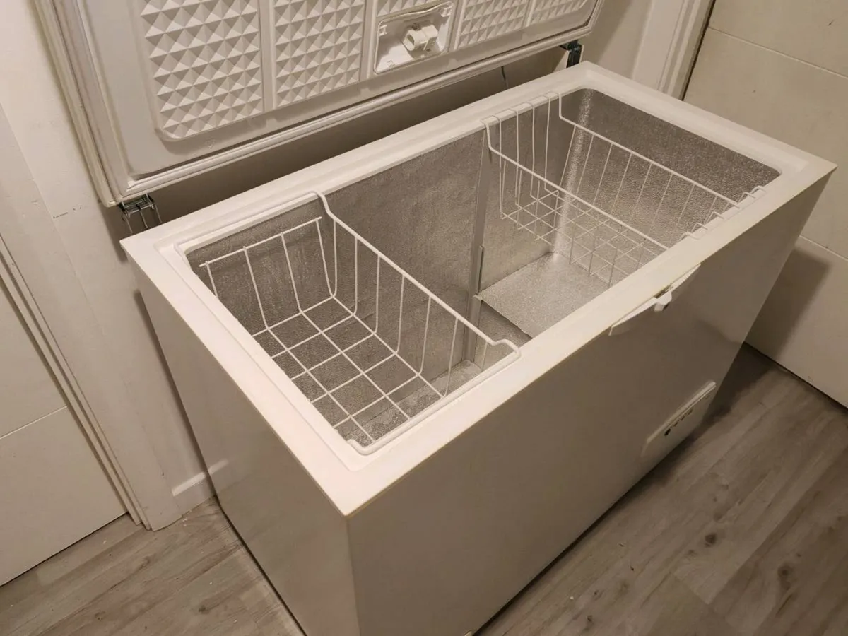 Large Whirlpool Chest Freezer - Image 4