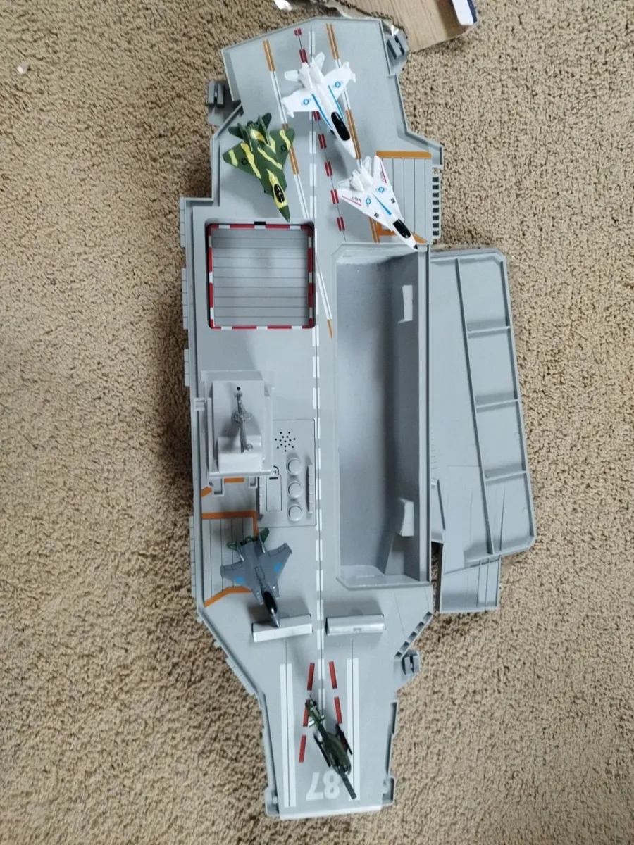 Toy aircraft craft carrier - Image 4