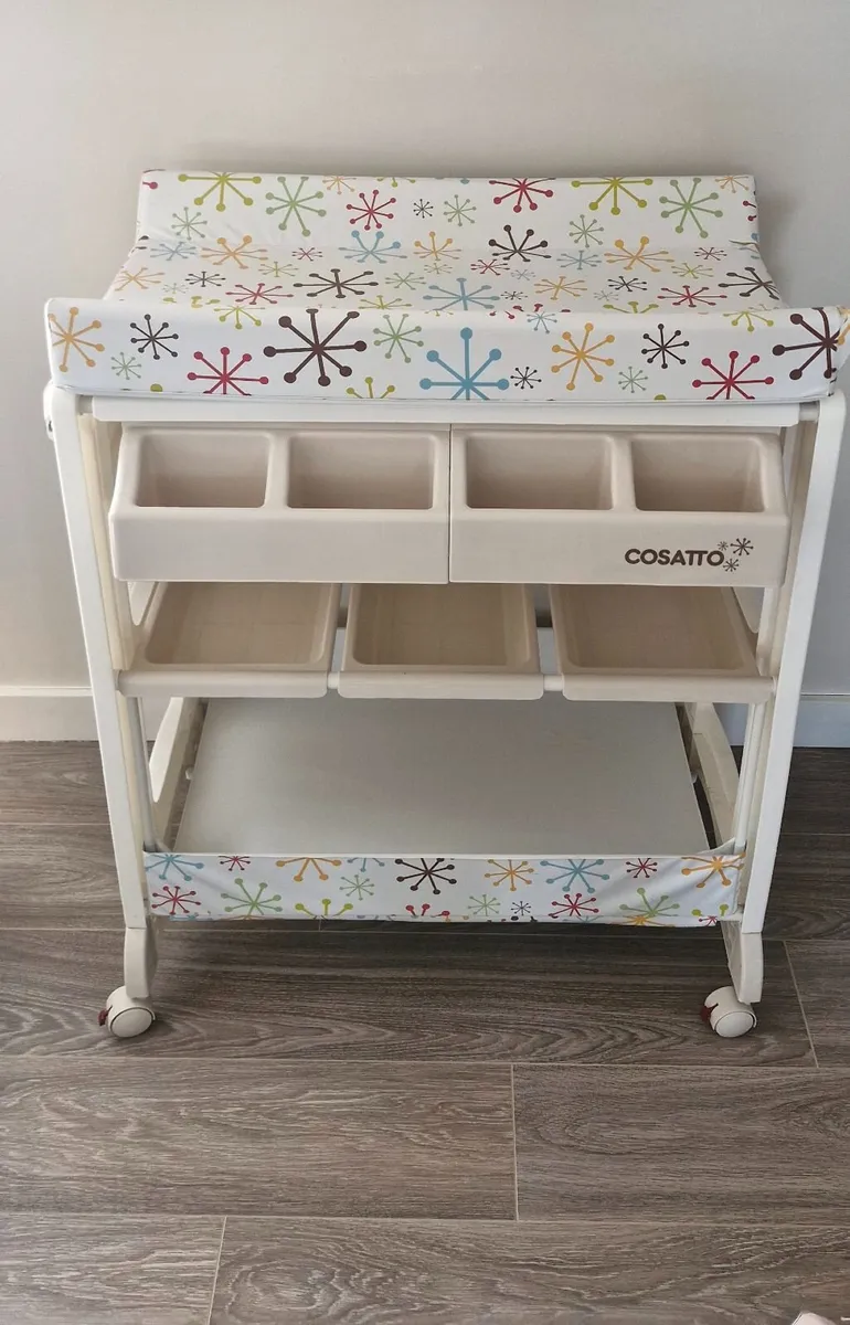 Baby changing table - Image 1
