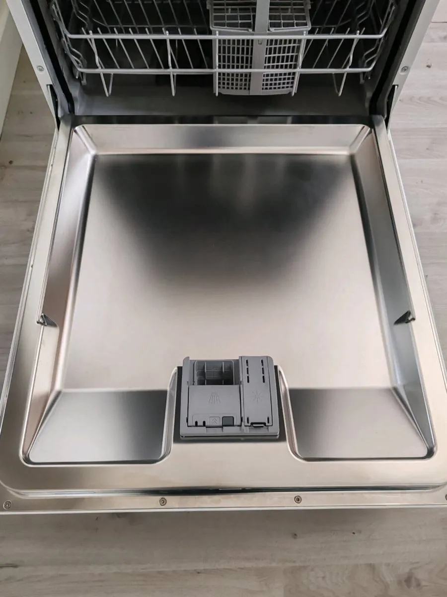 Bosch Series 2 Dishwasher Was Never Used - Image 3