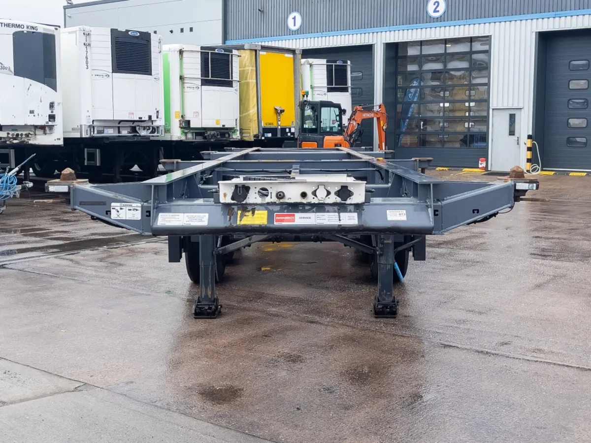 2021 KRONE SLIDING SKELETAL TRI AXLE TRAILER - Image 2