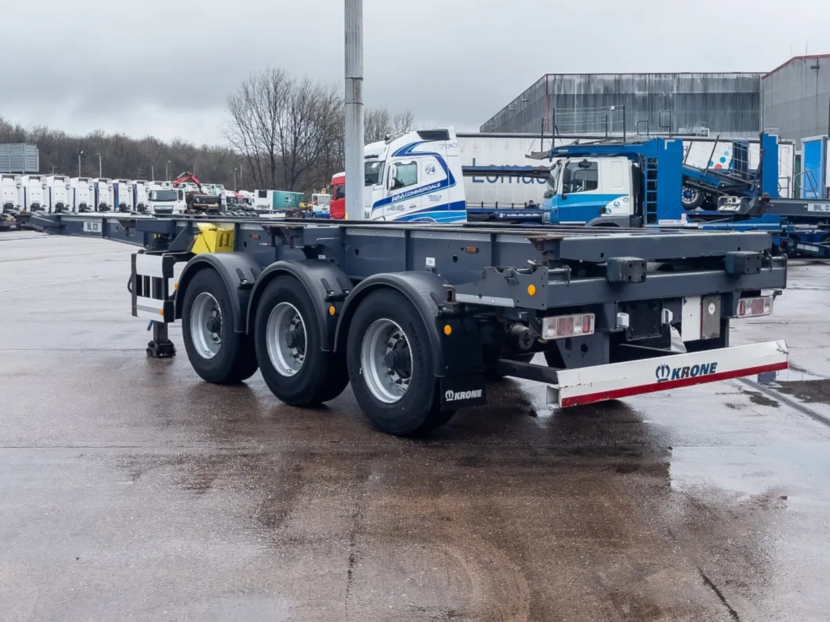 2021 KRONE SLIDING SKELETAL TRI AXLE TRAILER - Image 4