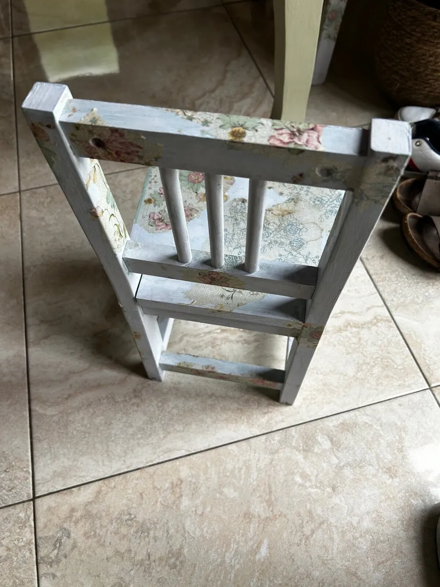 Child’s Chair - Image 4