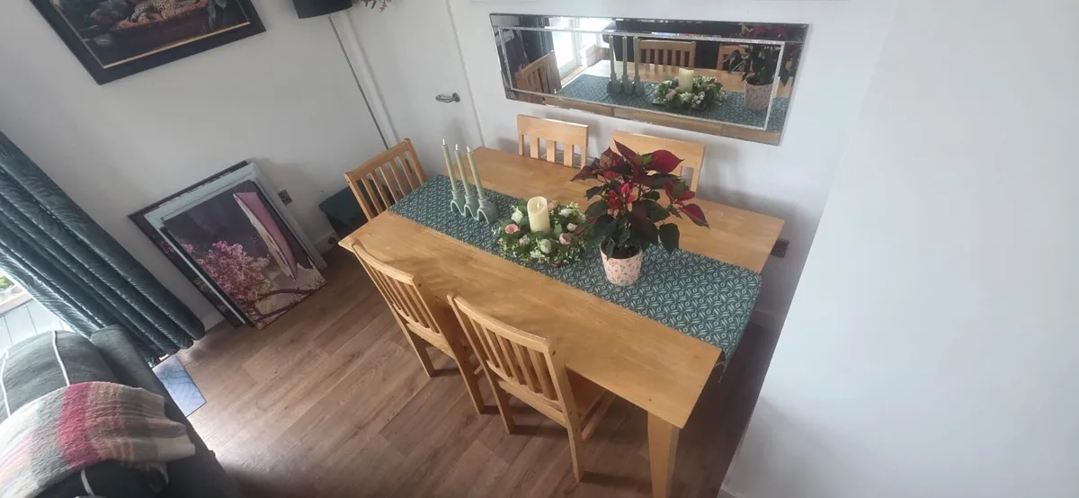 Dining table and 6 chairs - Image 1