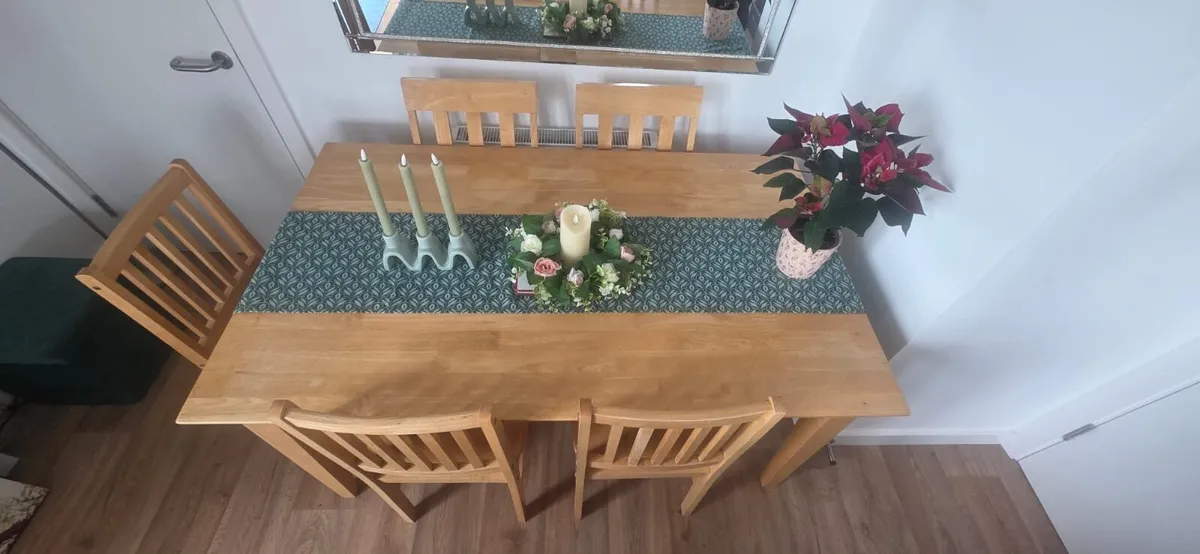 Dining table and 6 chairs - Image 2