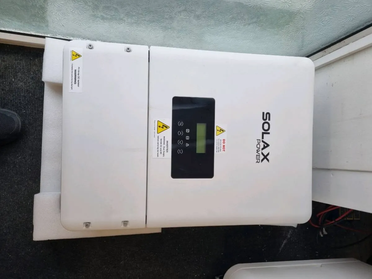Solax hybrid Inverter and 10 kW battery - Image 2