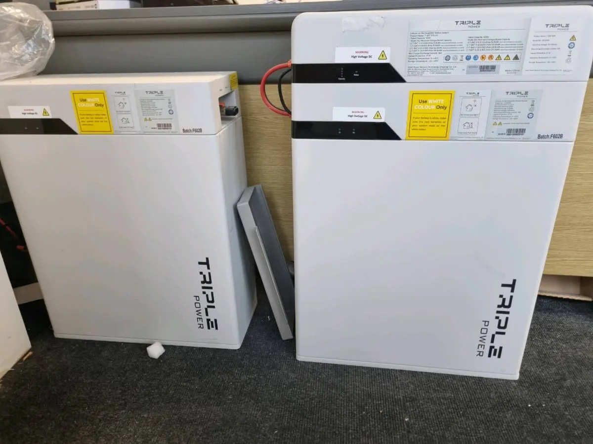 Solax hybrid Inverter and 10 kW battery - Image 4