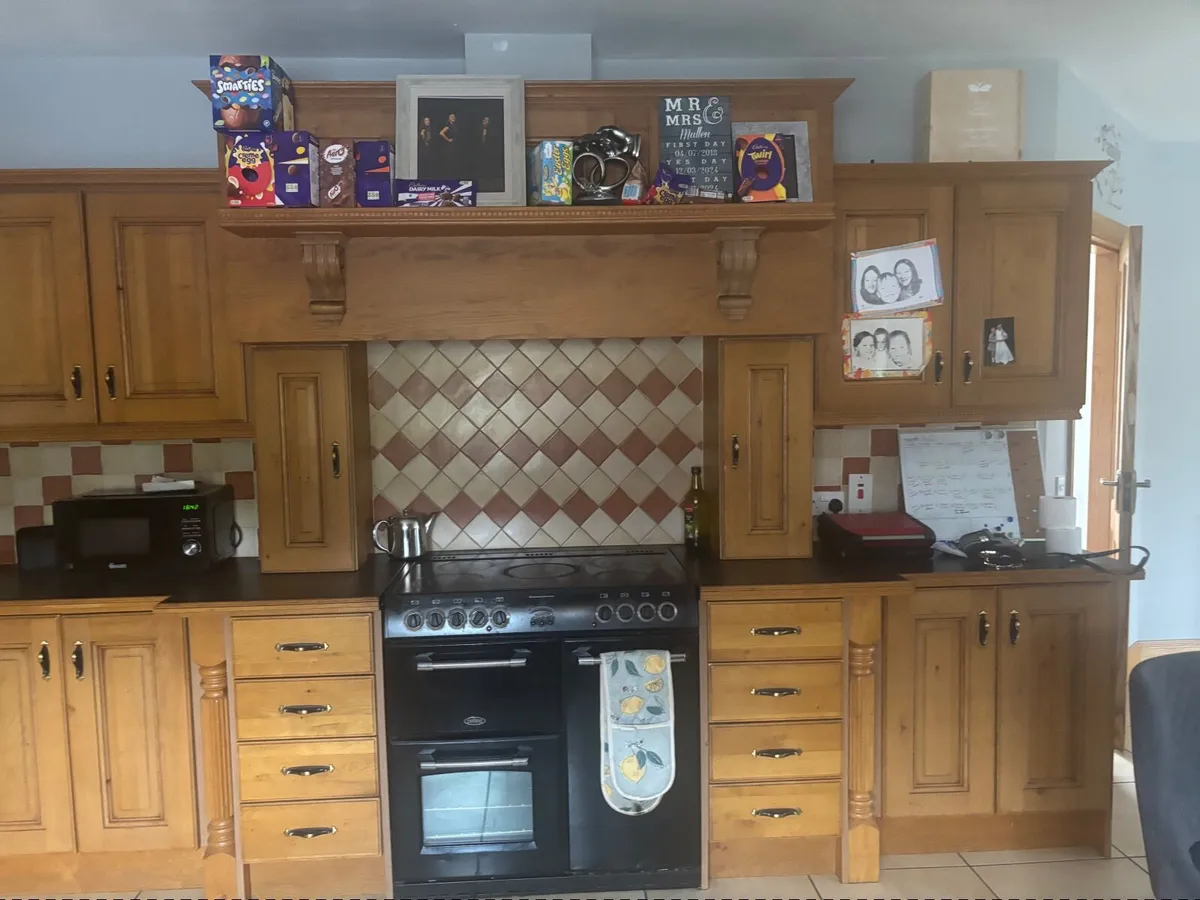 Solid oak kitchen - Image 1