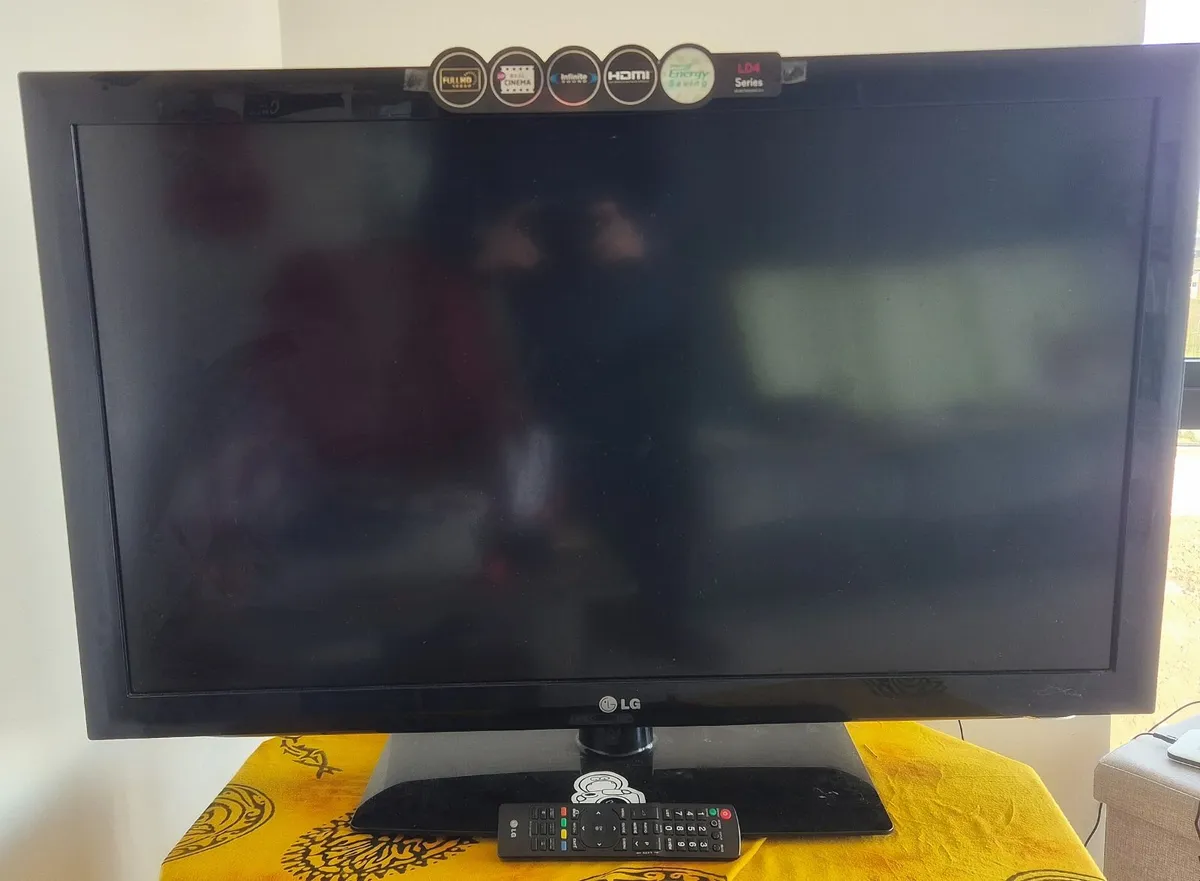 42 inch lg TV - Image 1