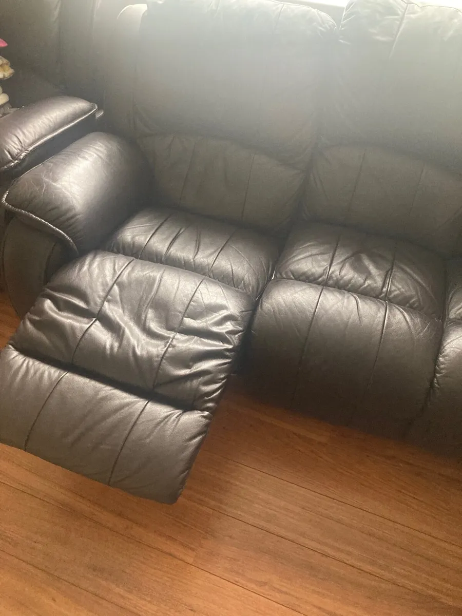 3 piece reclining leather suite - Image 2