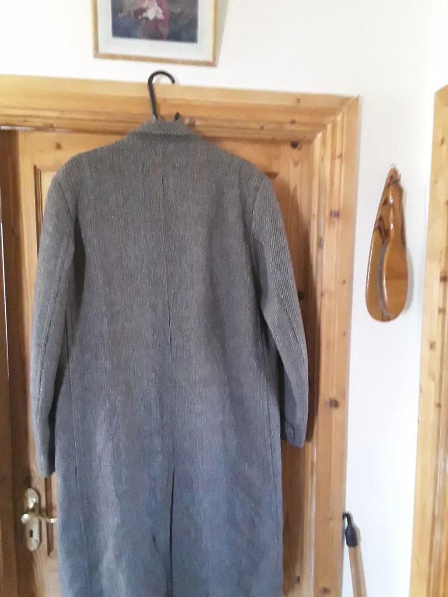 Gents extremely heavy vintage winter coat good con - Image 4