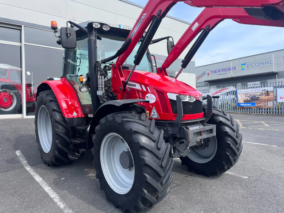 Massey Ferguson 5713 Efficient - Image 2