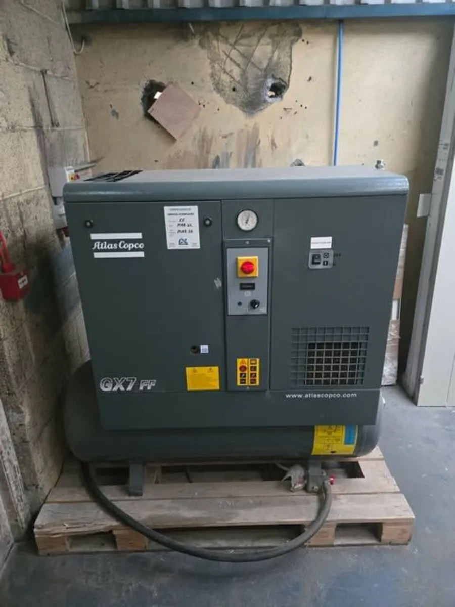 ATLAS COPCO GX7 FF - SCREW COMPRESSOR WITH DRYER - Image 1