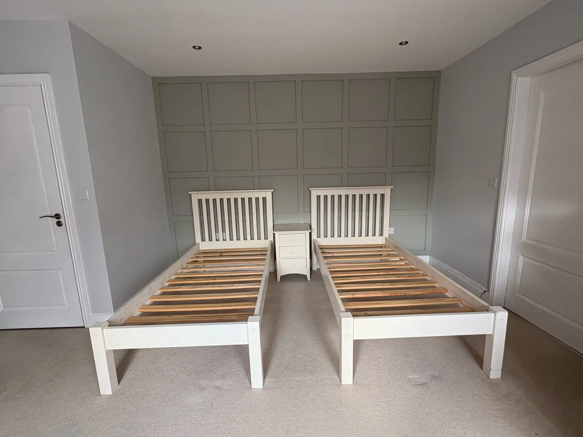 Bedroom furniture - Image 2