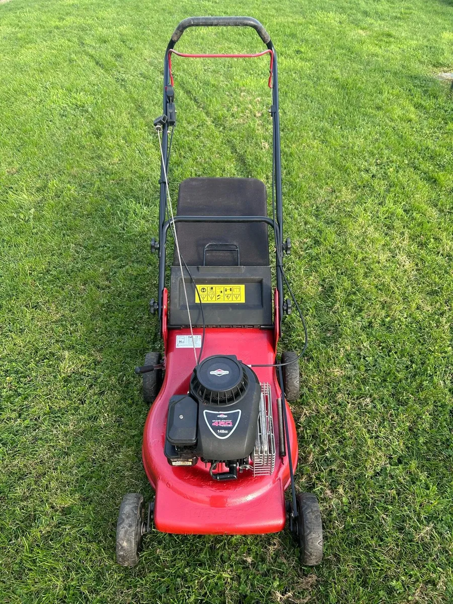 World 18” push lawnmower - Image 1