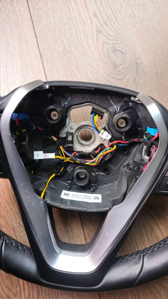 Bme G20 steering wheel for parts - Image 2