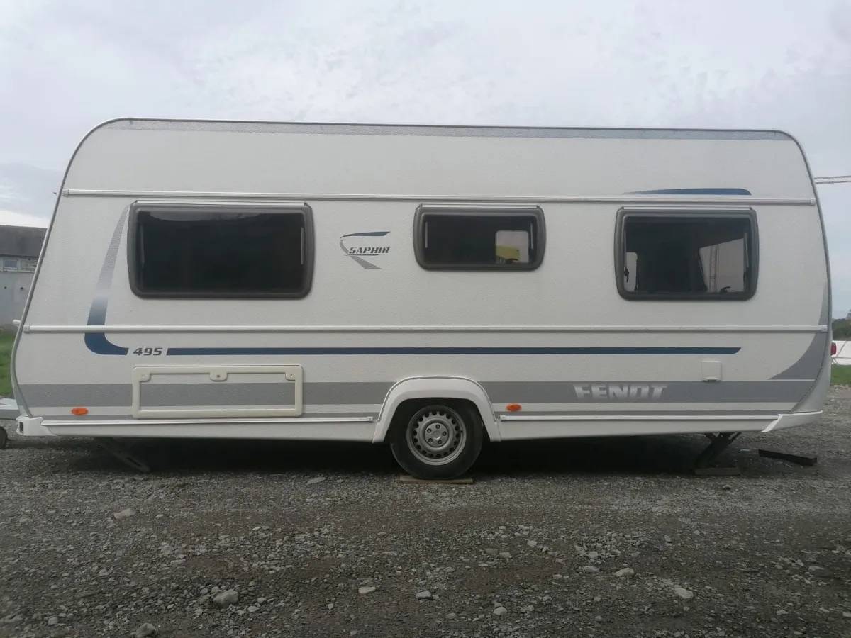2013 Fendt Saphir fixed bed 4 / 5 birth caravan in - Image 2