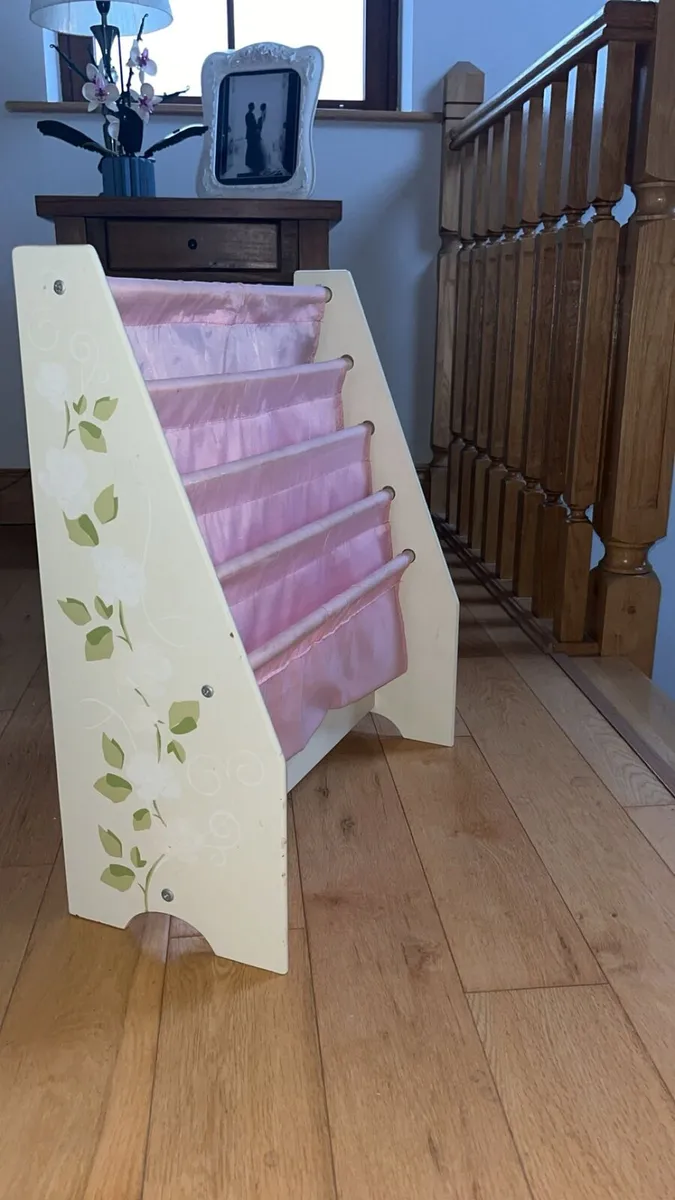 Kids Bookshelf - Image 1