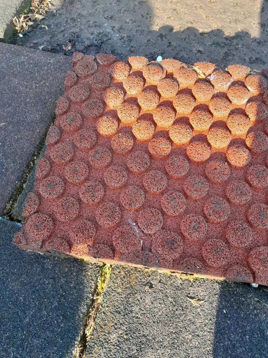 Rubber mats 500 x 500 by 50 thick - Image 1