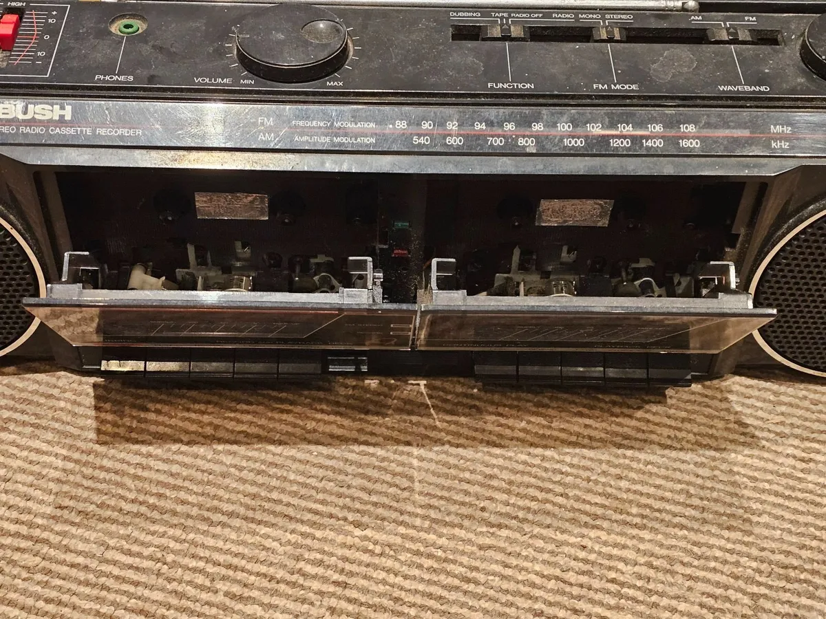 Vintage Bush boombox ghettoblaster - Image 4