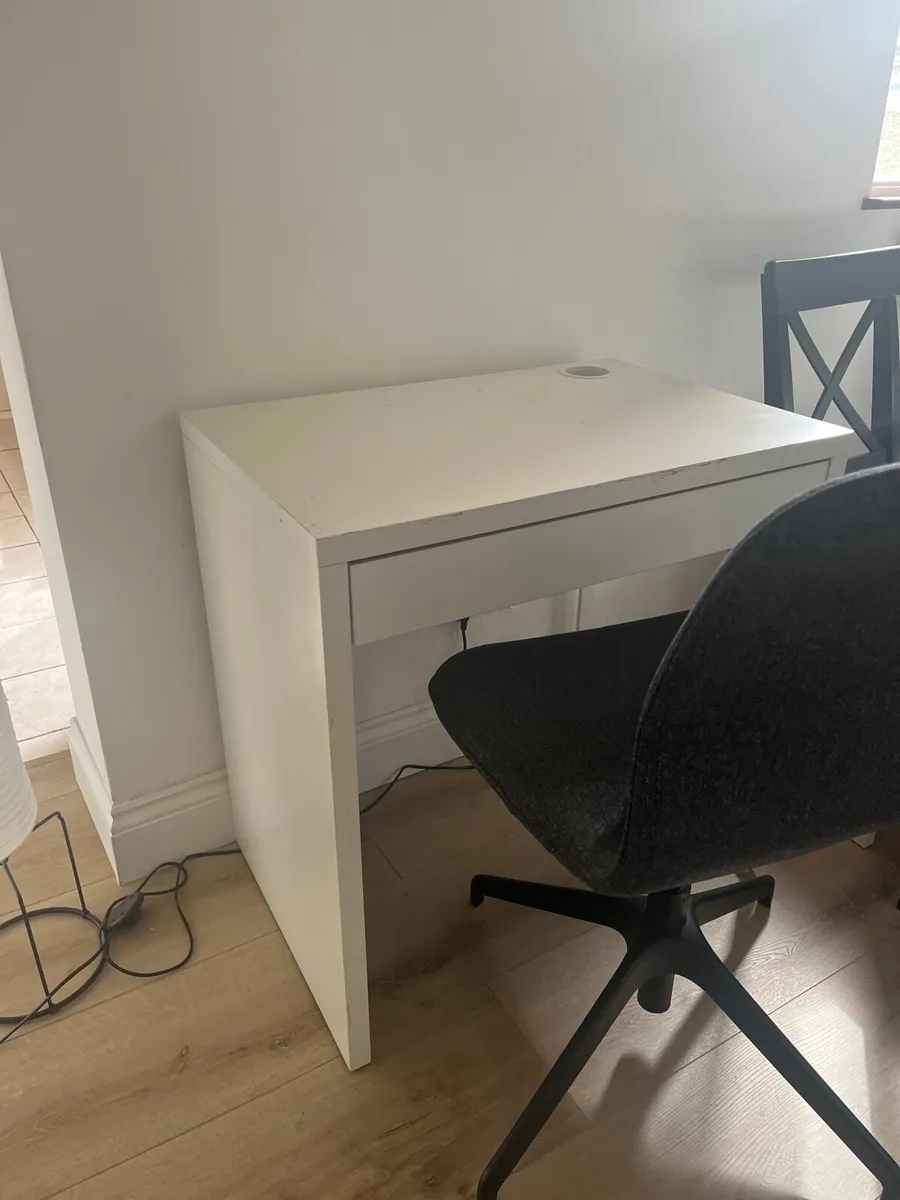 Desk and office chair - Image 2