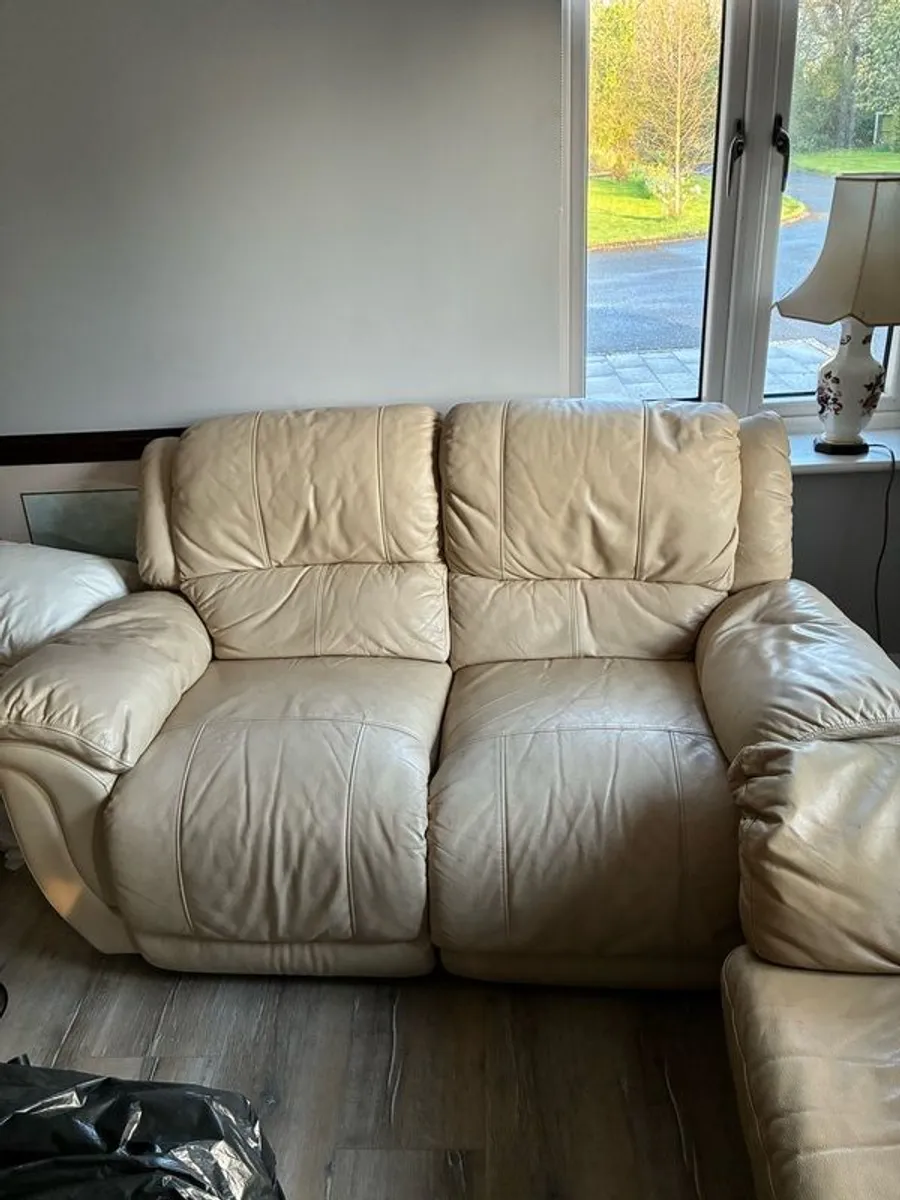 furniture x 5 pieces - Image 1