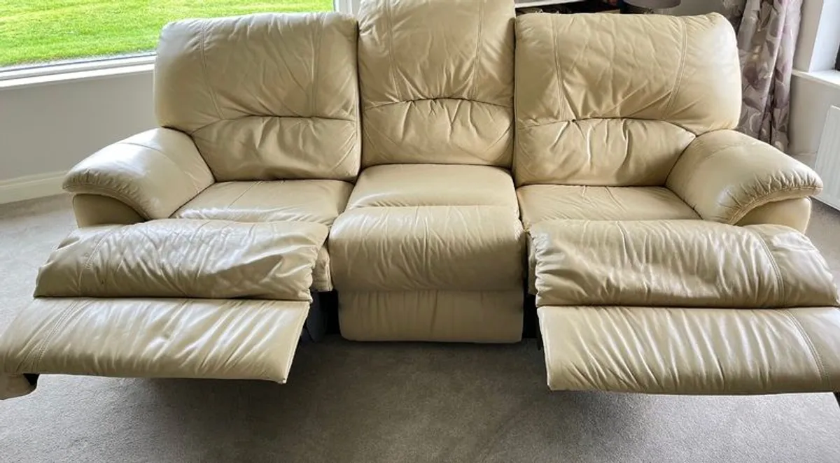 Two Cream leather couches - Image 2