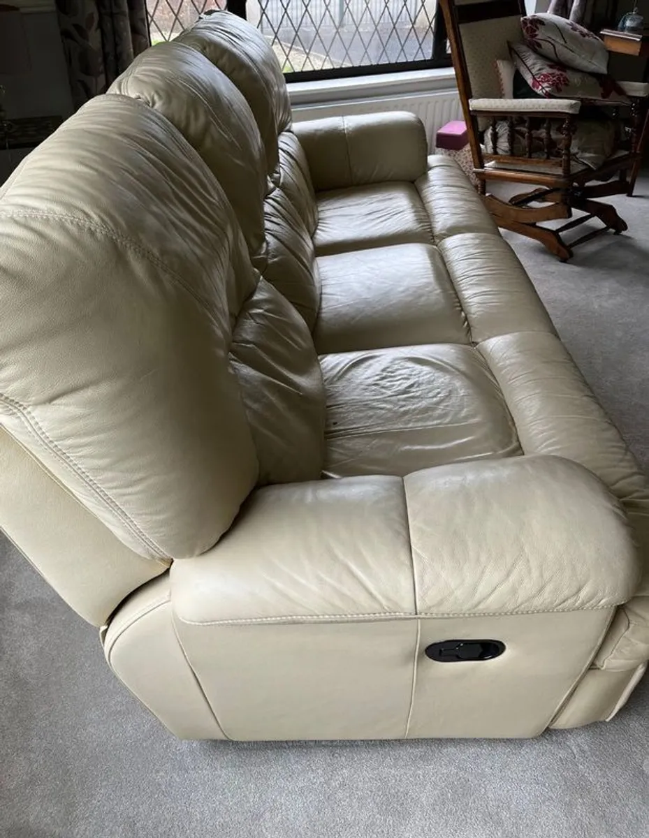 Two Cream leather couches - Image 3