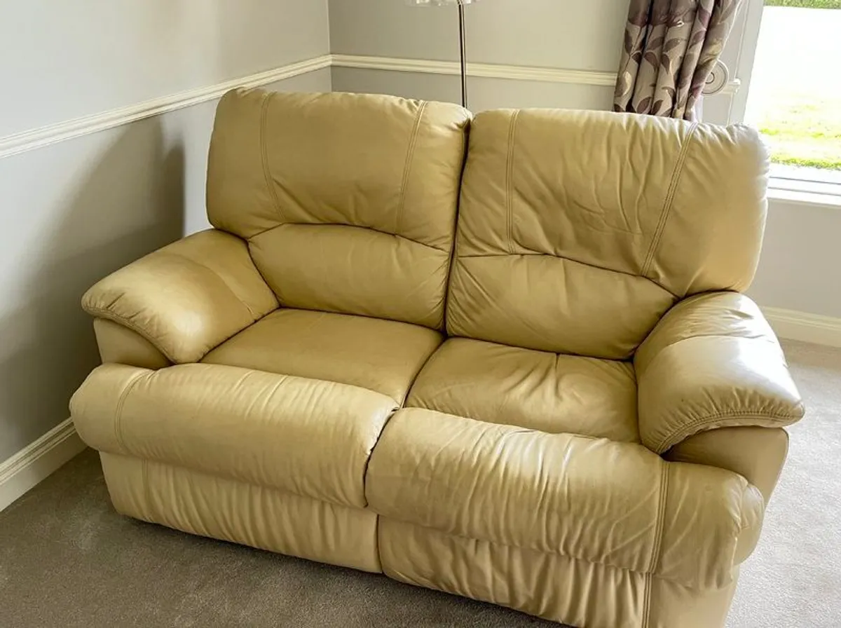 Two Cream leather couches - Image 4