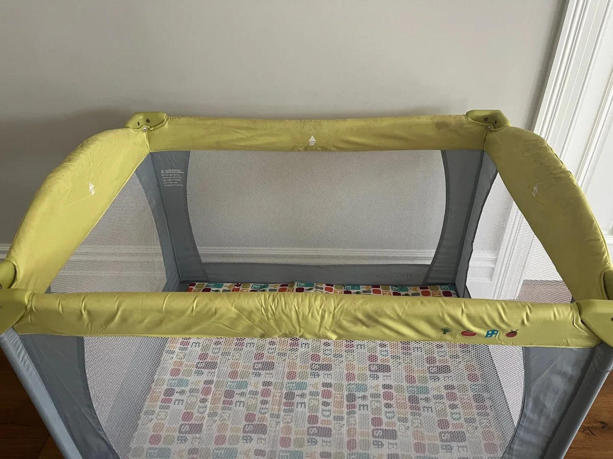 Travel cot - Image 2