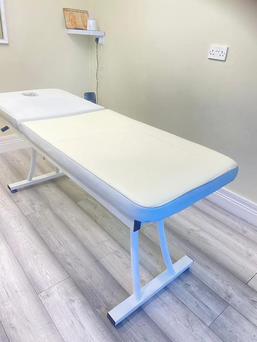 Massage table for sale - Image 1